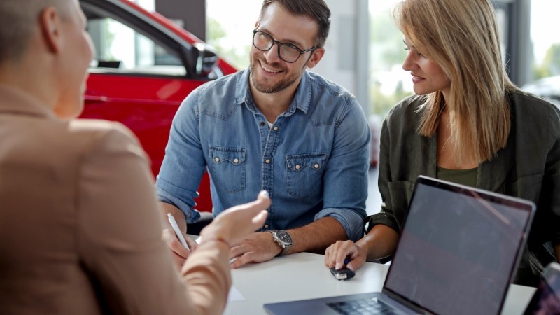 couple buying car